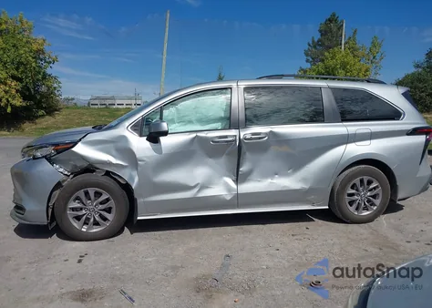 2023 Toyota Sienna Le z USA, uszkodzony, nr VIN 5TDBSKFC8PS098797
